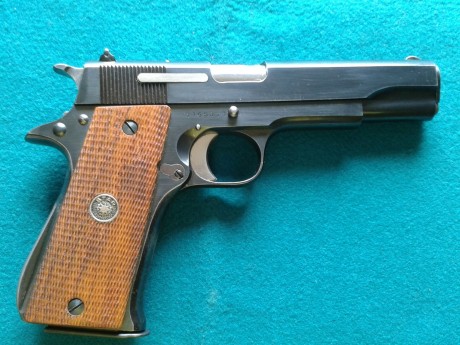 Buenas tardes foreros,un amigo del club de tiro vende un revolver colt piton 4" por 750 € y una pistola 02