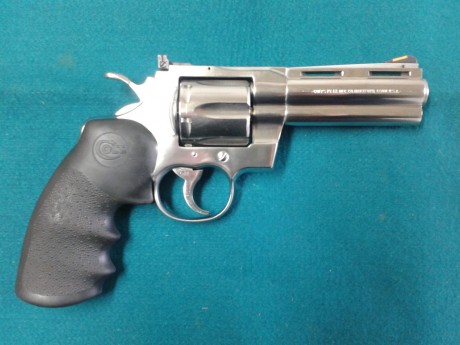 Buenas tardes foreros,un amigo del club de tiro vende un revolver colt piton 4" por 750 € y una pistola 01