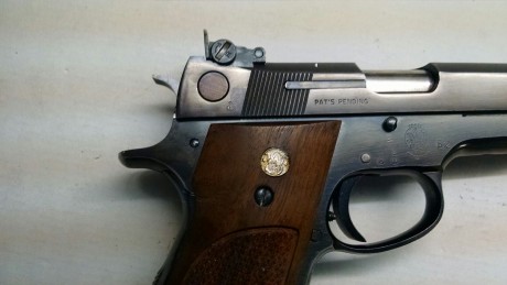 Se vende por defuncion pistola S&W MASTER 52-2 CALIBRE 38 WC
la pistola lleva 2 cargadores y cacha 01