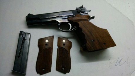 Se vende por defuncion pistola S&W MASTER 52-2 CALIBRE 38 WC
la pistola lleva 2 cargadores y cacha 00