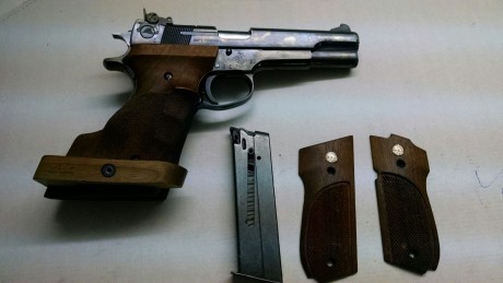 Se vende pistola s&w master 52-2 cal 38 wc
se vende por defuncion 
2 cargadores y cachas anatomicas
precio 00