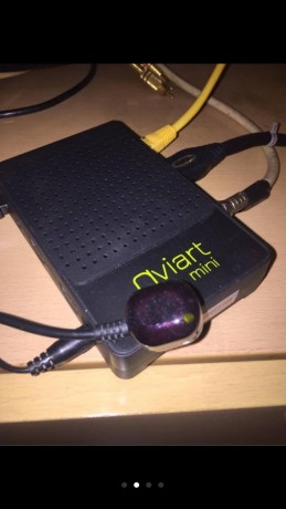 SE VENDE NUEVO A ESTRENAR , DESCODIFICADOR QUE FUNCIONA A TRAVES DE INTERNET POR WIFI O CABLE RED Y SEÑAL 01