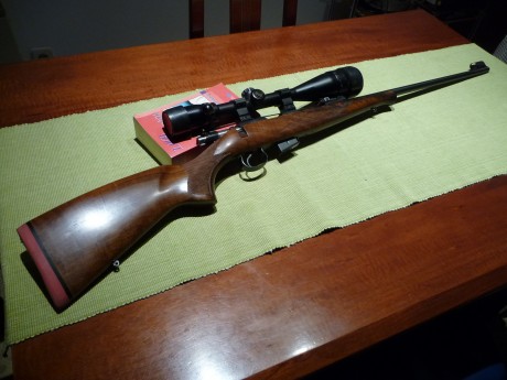 Buenas tardes, pongo a la venta una carabina CZ 452-2E ZKM AMERICAN, calibre 22 Magnum. Impecable de maderas 02