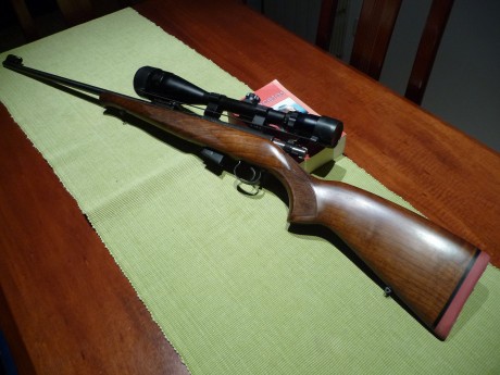 Buenas tardes, pongo a la venta una carabina CZ 452-2E ZKM AMERICAN, calibre 22 Magnum. Impecable de maderas 01