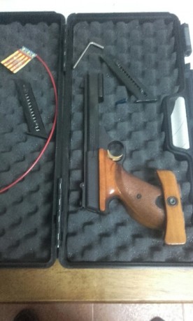 Pistola fiable y robusta con cacha anatómica, totalmente reconocida, es el modelo II (la más moderna), 01