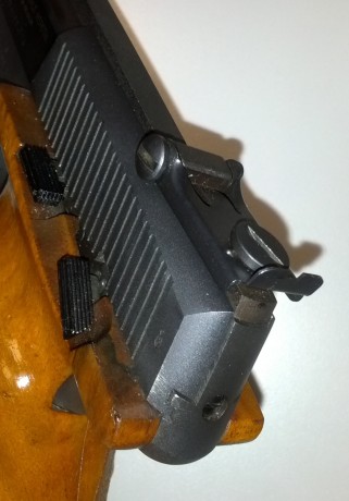 Pistola fiable y robusta con cacha anatómica, totalmente reconocida, es el modelo II (la más moderna), 10