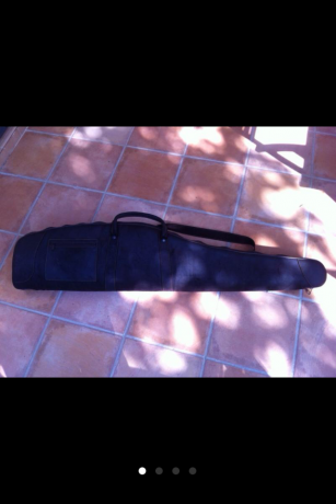 Vendo funda para rifle con visor, en piel, marca Corzo. Está acolchada por dentro para mantener siempre 02