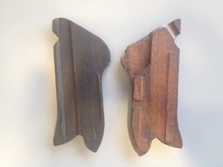 VENDO Cachas Originales de Luger P-08.

Se trata de un juego de cachas originales, derecha e izquierda, 01