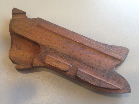 VENDO Cachas Originales de Luger P-08.

Se trata de un juego de cachas originales, derecha e izquierda, 11