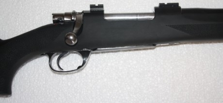 Rifle Santa Barbara mejorado,   calibre 8x57  ,   culata Hogue   de fibra con pilares de aluminio.   Disparador 02
