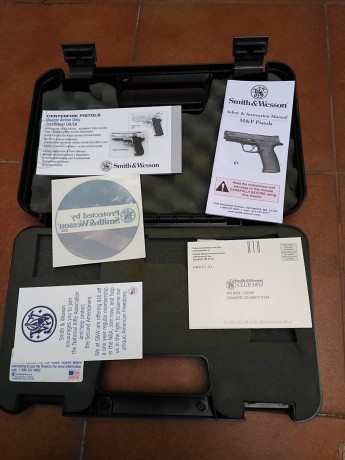 Hola, pongo a la venta una caja para la pistola s&w mp9 con toda la documentación que sale en las 00