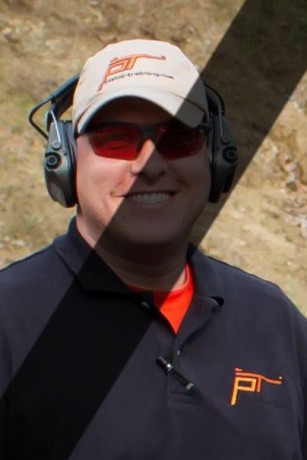 Hola a todos.

 En memoria de Todd Louis Green. EE.UU. 15MAR16. 

En torno a las 0200 de la madrugada 00