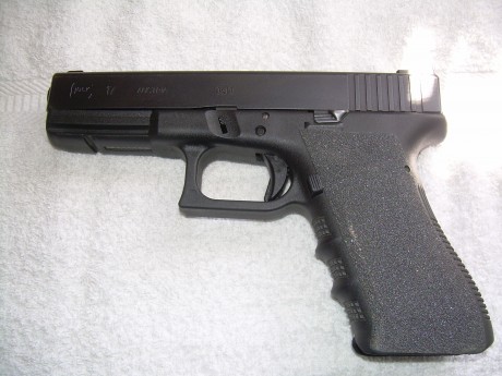 Vendo GLOCK 17 3ª Gen., en perfecto estado. Se entrega con maletín de transporte original, 3 cargadores, 02