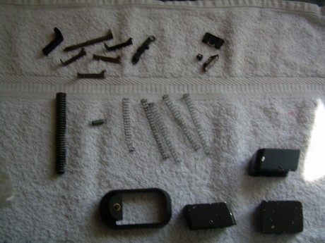 Vendo GLOCK 17 3ª Gen., en perfecto estado. Se entrega con maletín de transporte original, 3 cargadores, 01