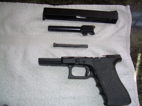 Vendo GLOCK 17 3ª Gen., en perfecto estado. Se entrega con maletín de transporte original, 3 cargadores, 10