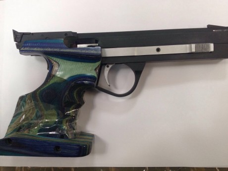 ... Un amigo que hace tres años que dejo el tiro, me ha comentado que ponga a la venta una walther ksp 01