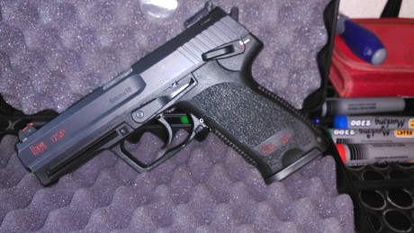 Se vende hk usp calibre 9mm. Guiada en F. Maletín original, tres cargadores, dos alzas micrometricas, 11