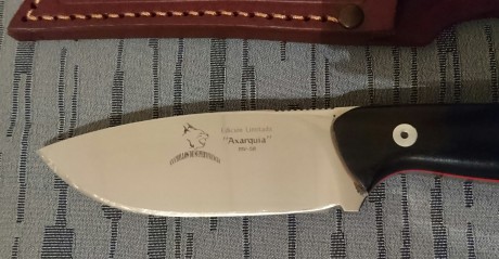 Modelo especial Edición Limitada en acero MV58 con madera de Ébano y separadores rojos funda de cuero, 02