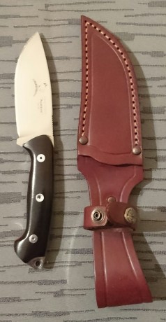 Modelo especial Edición Limitada en acero MV58 con madera de Ébano y separadores rojos funda de cuero, 01