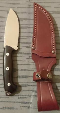 Modelo especial Edición Limitada en acero MV58 con madera de Ébano y separadores rojos funda de cuero, 00