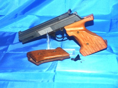  Astra Unceta cal. 22 001.JPG  Astra Unceta cal. 22 002.JPG  Astra Unceta cal. 22 004.JPG Un amigo me 02