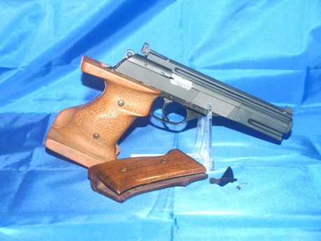  Astra Unceta cal. 22 001.JPG  Astra Unceta cal. 22 002.JPG  Astra Unceta cal. 22 004.JPG Un amigo me 01