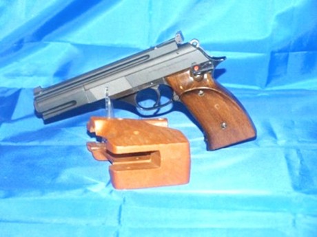  Astra Unceta cal. 22 001.JPG  Astra Unceta cal. 22 002.JPG  Astra Unceta cal. 22 004.JPG Un amigo me 00
