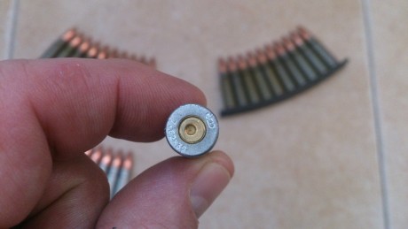 Hola, vendo peines completos de munición desactivada del calibre 7,62x39 originales de la carabina SKS. 01