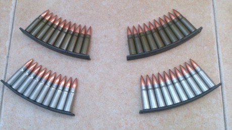 Hola, vendo peines completos de munición desactivada del calibre 7,62x39 originales de la carabina SKS. 00