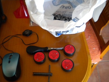 Vendo esta pistola en calibre 45 de percusión. Gatillo al pelo. Está nueva (menos de 50 disparos) La vendo 10