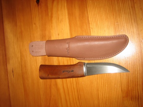 Hola. Sin estrenar. Acero UHC 64-66.  Madera de abedul secado al horno. 100€ portes incluidos a la península. 02