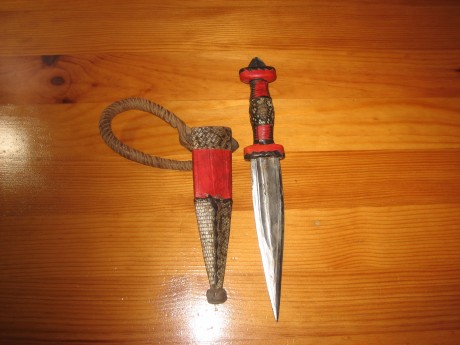 Hola. Piel de camello y culebra. Sin estrenar. 25€ portes incluidos península. Está en Asturias 01