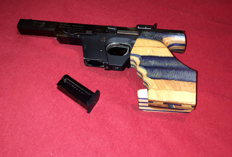 Vendo Walther GSP calibre 22lr
Talla de la cacha M
Funciona perfectamente

Precio: 365 euros
Gastos a 02