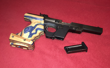 Vendo Walther GSP calibre 22lr
Talla de la cacha M
Funciona perfectamente

Precio: 365 euros
Gastos a 01