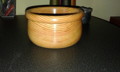 Realizado en madera de Riga Americana y con acabado a la cera de carnauba mas pulido.

 20160322_181907.jpg 01
