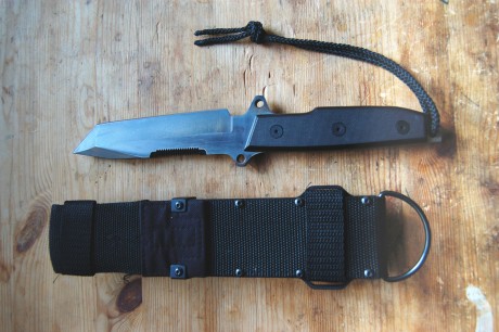 El mismo que fabrican para Smith&Wesson pero con marcaje RUI, en acero 440 y 6mm de grueso. Cachas 02