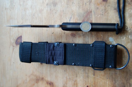 El mismo que fabrican para Smith&Wesson pero con marcaje RUI, en acero 440 y 6mm de grueso. Cachas 01