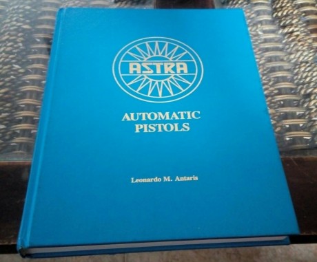 Buenas. Se vende libro especifico de astra donde vienen todos los modelos, años de fabricacón, escudos...Se 00