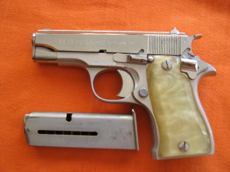 SE VENDE PISTOLA "STAR", mod. "DK", cal. 9 CORTO, , acabado totalmente cromado en 02