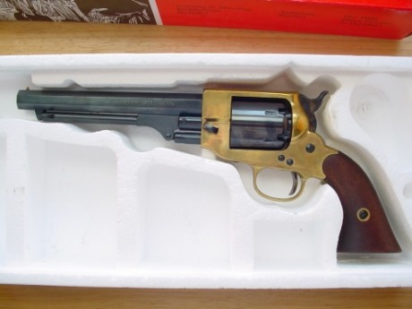 Vendo revolver Spiller & Burr de la firma Pietta , nuevo comprado este mes , se envía con factura 00