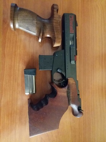 Hola. Se vende Benelli 95,  22Lr.  muy buena pistola para competir, equilibrada ,precisa y fiable. Con 10