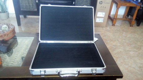Buenas. Se venden tres maletines para arma corta. Estan como se ve en las fotos. Se pueden enviar mas 01