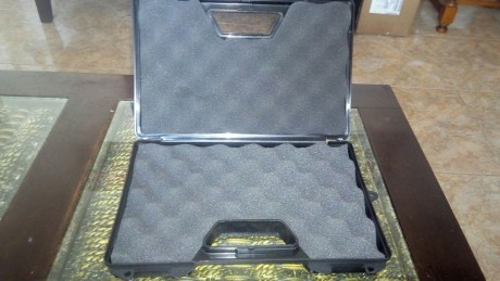 Buenas. Se venden tres maletines para arma corta. Estan como se ve en las fotos. Se pueden enviar mas 12