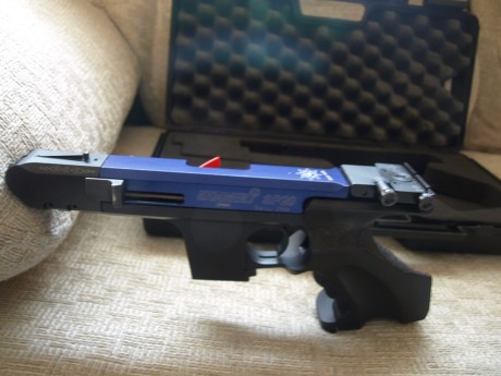 Vendo Hämmerli SP20 RRS cal 22 lr con cacha L (grande) en perfecto estado con kit del calibre 32sw con 02