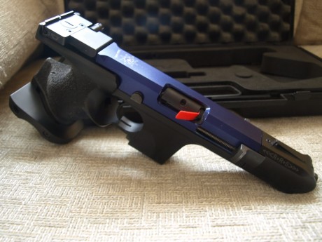 Vendo Hämmerli SP20 RRS cal 22 lr con cacha L (grande) en perfecto estado con kit del calibre 32sw con 01