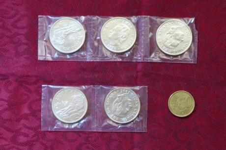 Auténticas monedas de plata (varios años) cambio por Colt Navy .36 de cañón largo en perfecto estado. 02