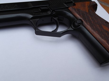 Vendo pistola Llama M 82 recien pavonada y revisada. Su funcionamiento es perfecto y tiene una gran precision. 02