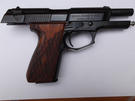 Vendo pistola Llama M 82 recien pavonada y revisada. Su funcionamiento es perfecto y tiene una gran precision. 01