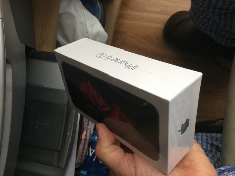 iPhone s6 128gb gris espacial, libre, nuevo y precintado.
Se encuentra en Leon.
820€ con envío incluido, 11