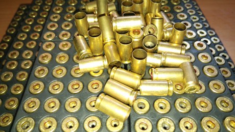 Vendo 1000 vainas de 9mm de un solo uso, limpiadas con tumbler, desenpistonadas y encajas por 40€, si 02